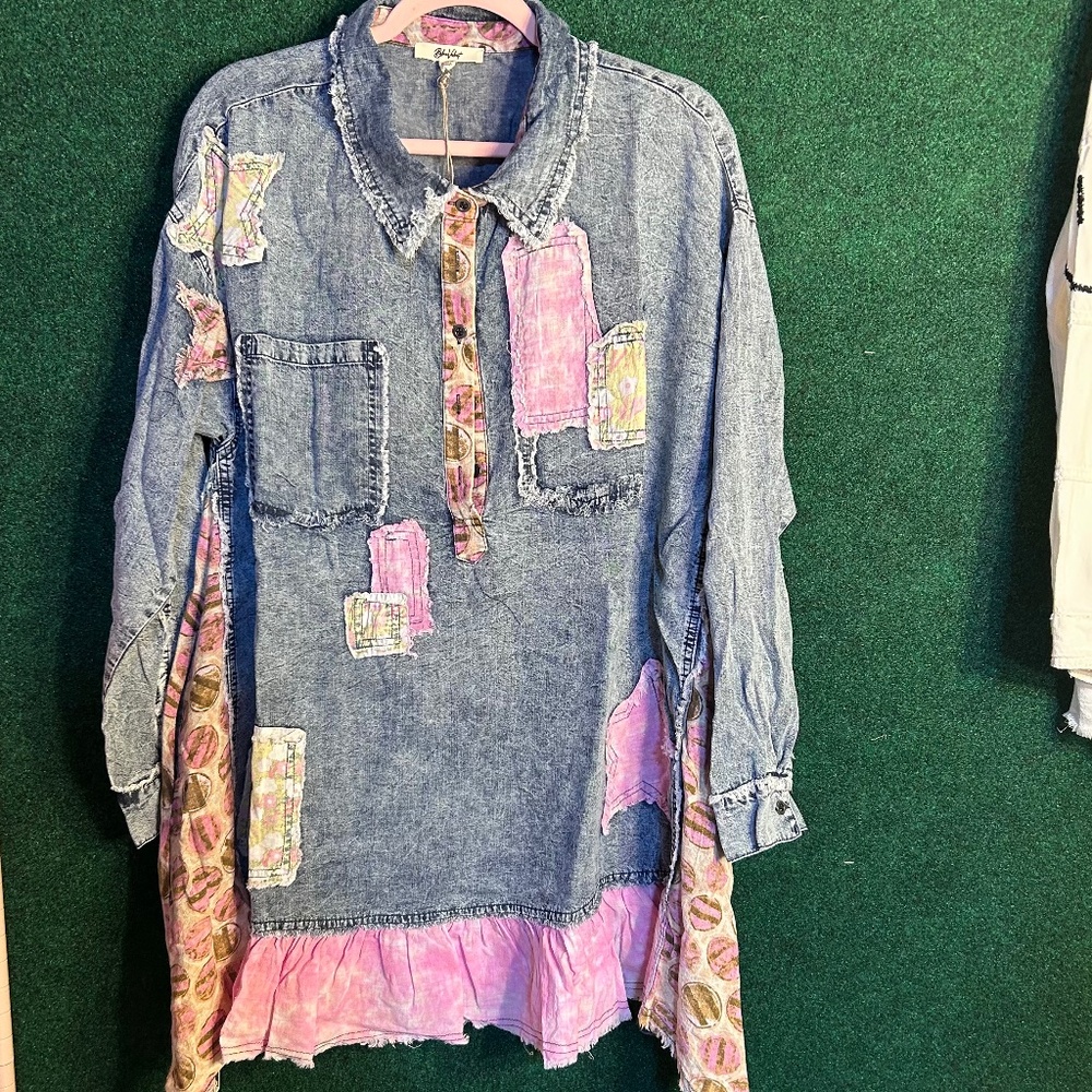 🌟SALE 144 NWT BlueVelvet Denim Top w/Mixed Patched Detail